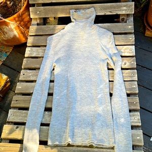 Uniqlo cozy 100% wool ribbed turtleneck